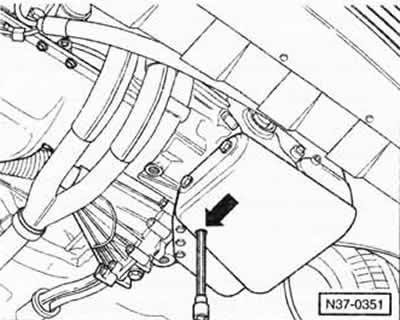 6. Заливная пробка акпп фольксваген поло седан 1. Заливная пробка акпп фольксваген поло седан 1. 6 2012. Сливная пробка поло седан на коробке передач.