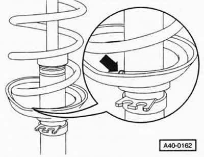 Сжатую витую пружину вместе с устройством для…