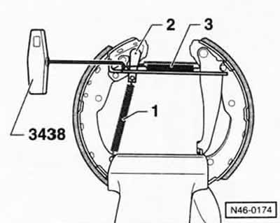 С помощью крюка навесить стяжную пружину -3-.