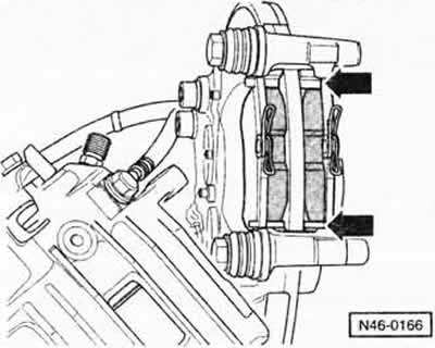 Снять тормозные колодки и удерживающие их пружины…