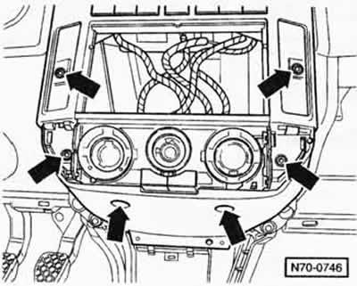 Вывернуть 6 винтов -стрелки-.