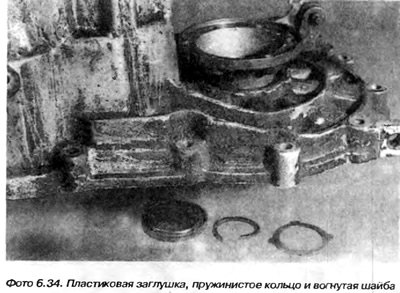 13. Приподнять и вынуть пластиковый колпачок из…