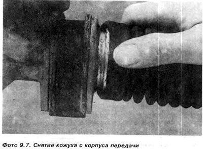 4. Снять зажимы и стащить кожух с рулевой…