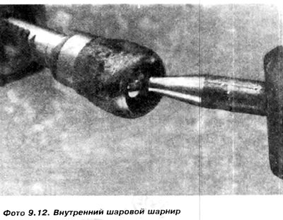 6. Чтобы снять левую рулевую тягу в комплекте,…