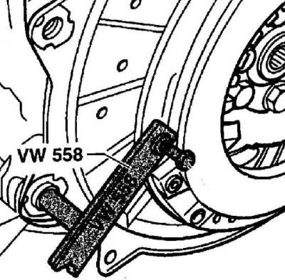 8. Используя специальное приспособление VW 558,…