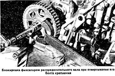 Снять головку цилиндров.