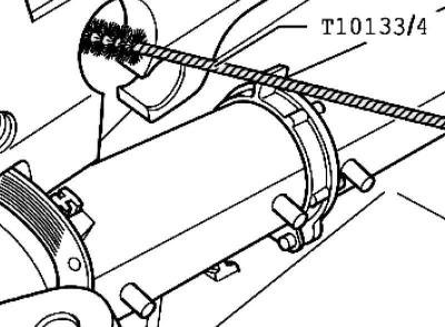 Рис. 2.77. Очистка отверстий в ГБЦ нейлоновой…