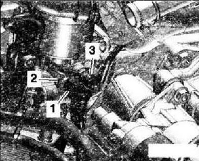 Отсоединить штекерный разъем -1- датчика давления…