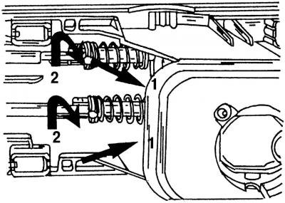 Рис. 254. Отсоединение тросов от рычагов…