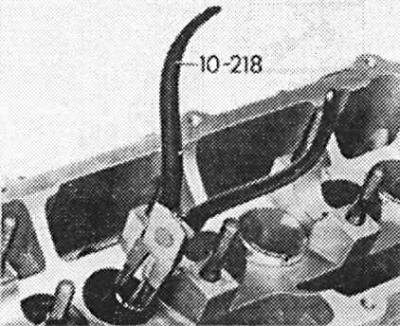 10. Вынуть тарелки пружин и пружины клапана.