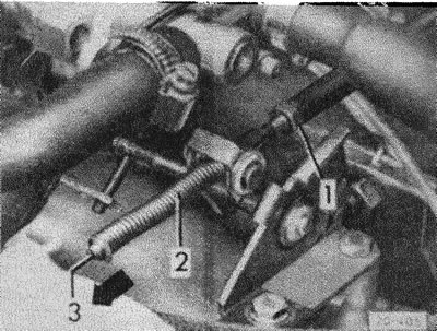 Отвернуть гайку -1-.