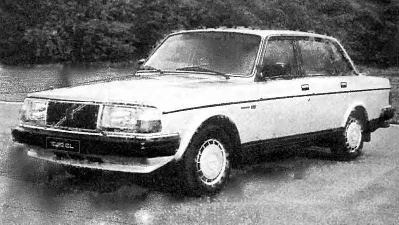 Модель 1988 года Вольво 240GL с кузовом типа…