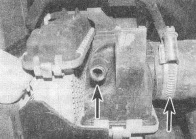 Рис. 29.4. Сливной краник радиатора и хомут…
