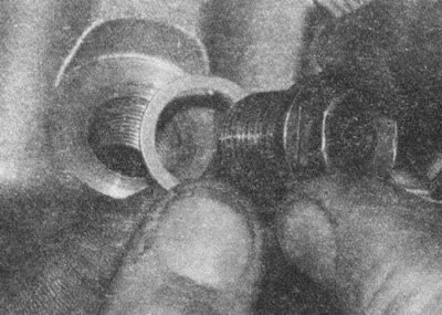 Рис. 3.5. Установите пробку с новой…