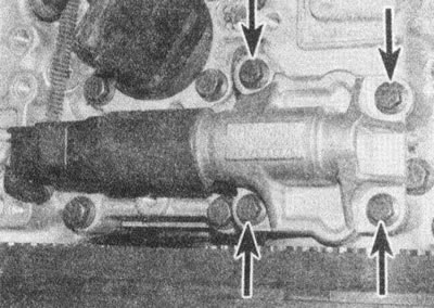 Рис. 10.10. Уложите на головку цилиндров…