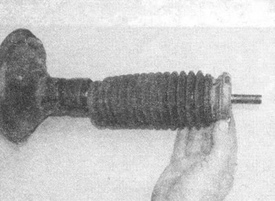 Рис. 4.5, г. ...чехол и отбойник
