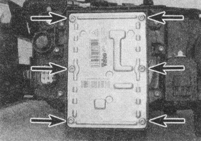 Рис. 8.13, а. Отверните шесть винтов Torx и…