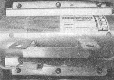 Рис. 24.20. Отверните 6 гаек крепления