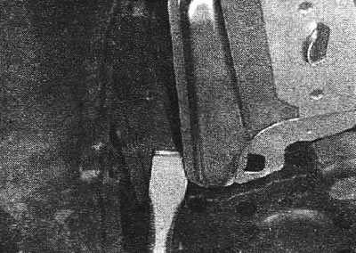 Слейте оставшееся масло в емкость. Очистите…